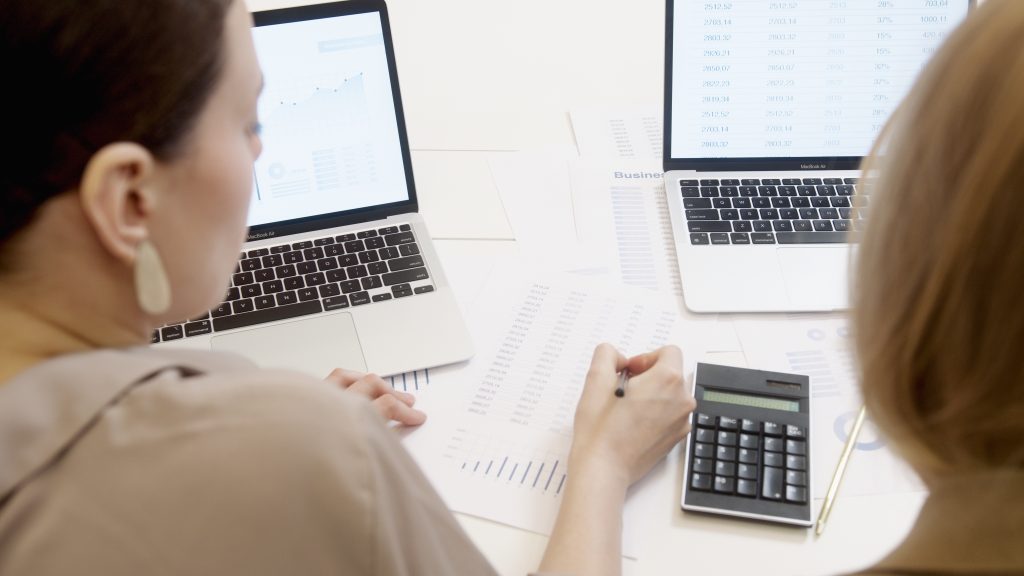 Comparer les crédits en cours avant un rachat de crédit maison